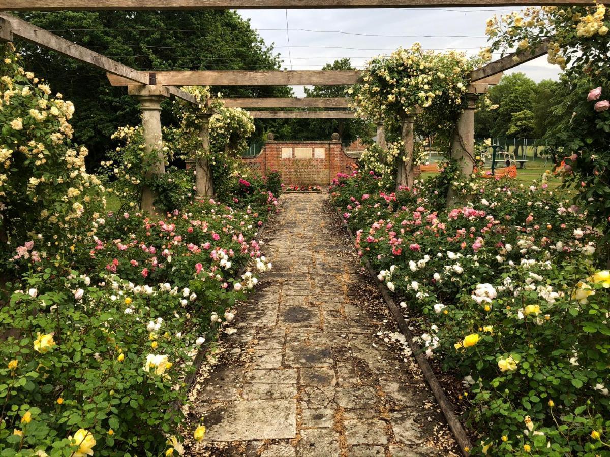 Secret Garden Glamping 호텔 리밍톤 외부 사진