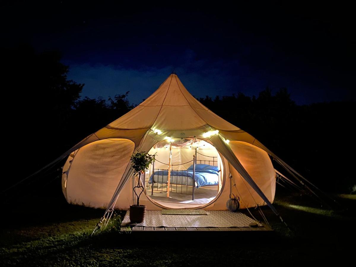 Secret Garden Glamping 호텔 리밍톤 외부 사진